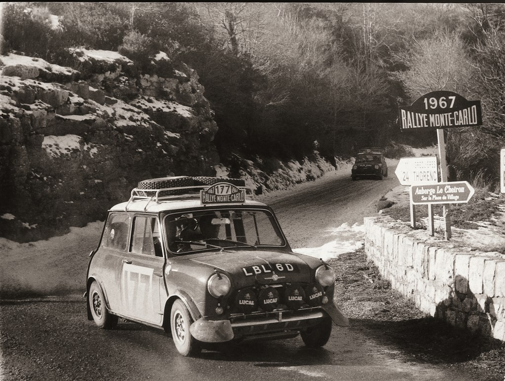 Rauno Aaltonen´og Henry Liddon i BMC Mini Cooper S, 1967
(Foto: BMW)